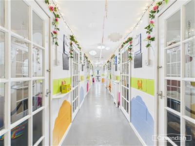SIDE HALLWAY